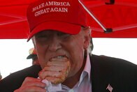初外遊の憂鬱、トランプはアメリカ料理しか食べられない！