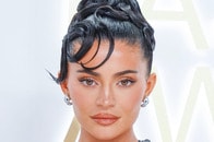 【写真】【動画】着てるのに見えてる...カイリー・ジェンナーの「目のやり場に困る」姿にネット騒然