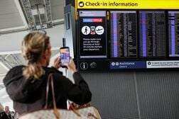 英航空便が運航再開、管制障害で混乱　正常化には時間