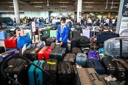 タイ洪水、トヨタ4工場が一時操業停止　政府報道官「死者40人」