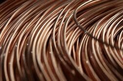 銅価格が最高値更新、米国外の供給不足観測で投機筋が買い