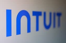 インテュイット、税務申告ソフトの売上高見通し引き下げ　人員17％削減へ