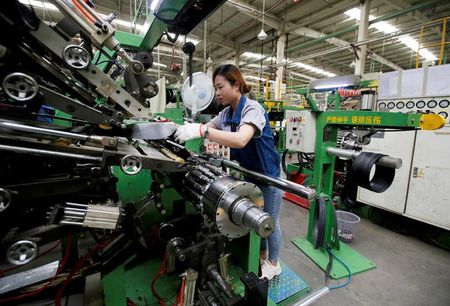 　中国国家統計局が１１月２７日発表した１０月の工業部門企業利益は、前年同月比２４．６％増の８１８７億元（１２８１億ドル）となり、９月の１６．３％増から伸びが加速した。写真は河北省で２０２０年５月撮影（２０２１年　ロイター／Jason Lee）