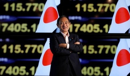 　８月３０日、菅義偉官房長官は３０日、ロイター・ニュースメーカーで講演し、市場の過度な動きに対して「断固として対応できる体制を取っている」と述べた（２０１６年　ロイター／Issei Kato）