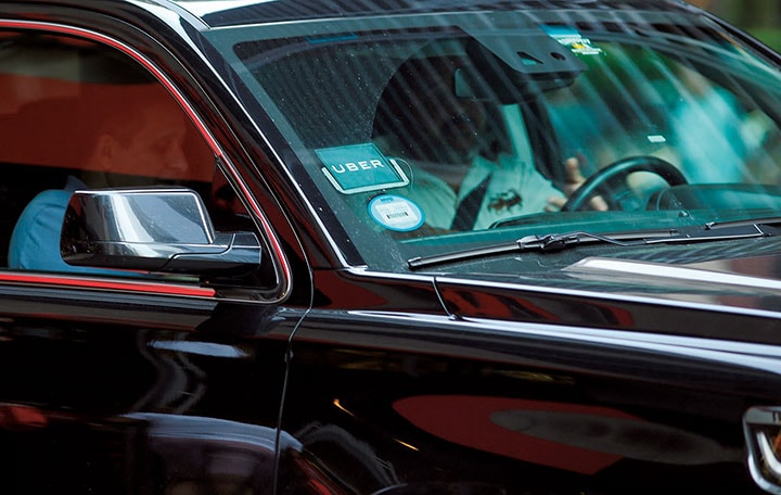 車を止められない場所に迎えに来させたり、ドライバーの体に触れたりするのは論外　Spencer Platt/GETTY IMAGES