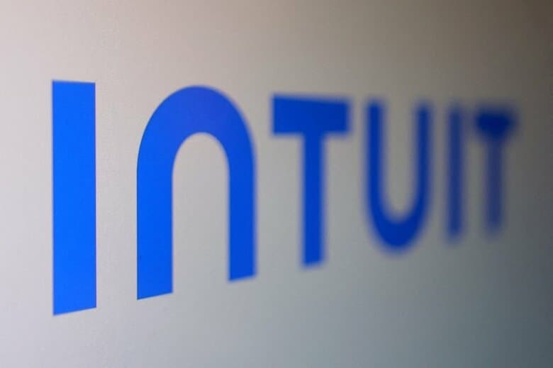 インテュイットのロゴ。２０２５年８月撮影。REUTERS/Dado Ruvic