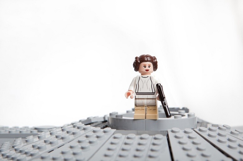 フィッシャーは1977年公開の『スター・ウォーズ／新たなる希望』のレイア姫役に抜擢されたことで、一躍大スターになった　jpa1999-iStockphoto.com