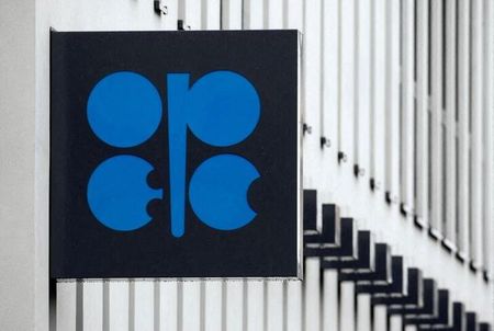 　３月９日、ＵＡＥのマズルーイ・エネルギー相は、同国はＯＰＥＣ加盟国と非加盟産油国で構成する「ＯＰＥＣプラス」の合意や現行の生産調整の仕組みにコミットしていると表明した。写真はＯＰＥＣのロゴ。ウィーンで２０１０年３月撮影（２０２２年　ロイター／Heinz-Peter Bader）