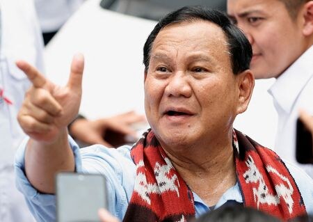　１１月１３日、インドネシアの来年２月の大統領選に向けた最新の世論調査によると、プラボウォ国防相（写真）が支持率でガンジャル前中部ジャワ州知事にリードを広げた。写真は１０月、ジャカルタで撮影（２０２３年　ロイター/Willy Kurniawan）