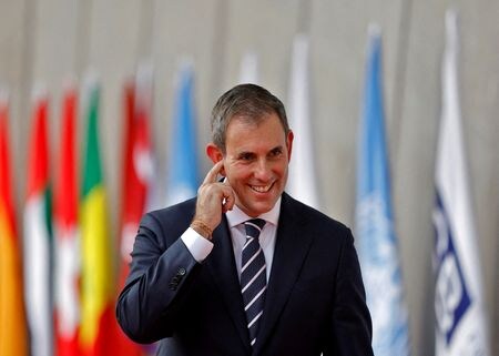 　９月６日、オーストラリアのチャーマーズ財務相（写真）は、豪経済について、中国の景気減速と国内の金利上昇によって大きな圧力を受けるものの、リセッション（景気後退）は回避する見込みだという認識を示した。写真はインドのガンジナガルで７月撮影（２０２３年　ロイター／Amit Dave）