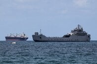 イスラエル、ガザ支援船団の活動家を国外退去処分に