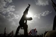 フーシ派、イエメン国内の軍事施設攻撃と表明　サウジ支援部隊など標的