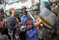 ウイグル弾圧の「刑務所国家」中国で大儲けする監視カメラメーカー