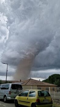 仏南西部で竜巻、39人負傷　住宅300軒被害