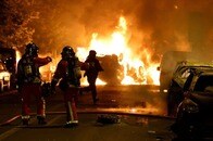 仏パリ郊外ナンテールで警察官が交通検問中に少年射殺　抗議デモ広がる