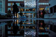 グーグル提訴は序の口　IT企業の搾取的ビジネスモデルをどう規制するか