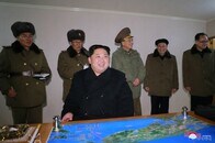 トランプ、北朝鮮に追加制裁導入へ　習近平と電話会談し圧力を要請