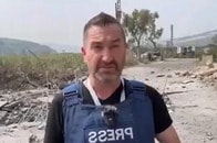 「カメラの目の前」で起きた爆発の瞬間...取材中の記者に、イスラエル機がミサイル発射（レバノン）