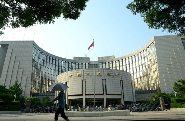 中国人民銀行に翻る中国国旗（2017年、北京）　Oriental Image via Reuters Connect
