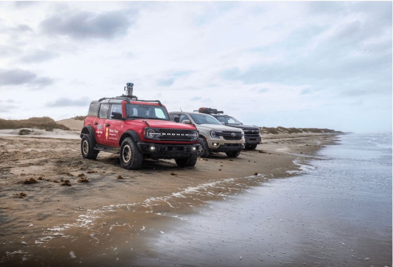 アメリカ大陸を横断し、　大西洋岸に達したフォードのオフロード車　Ford Motor Company