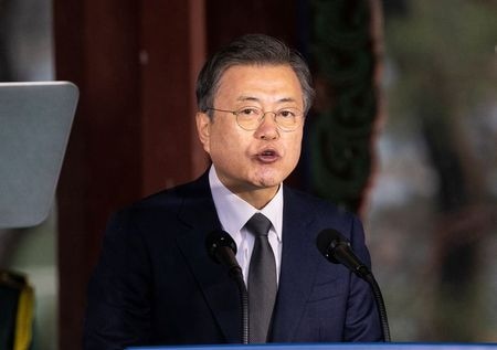 　３月２６日、韓国の文在寅（ムン・ジェイン）大統領（写真）は、同国と北朝鮮、米国は対話を継続するために取り組む必要があり、困難を生み出すべきではない述べた。写真は１日ソウルでの代表撮影（２０２１年／ロイター）