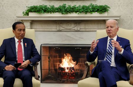 　１１月１３日、米ワシントンを訪問しているインドネシアのジョコ大統領は、バイデン米大統領と会談した。ホワイトハウスで撮影（２０２３年　ロイター/Leah Millis）