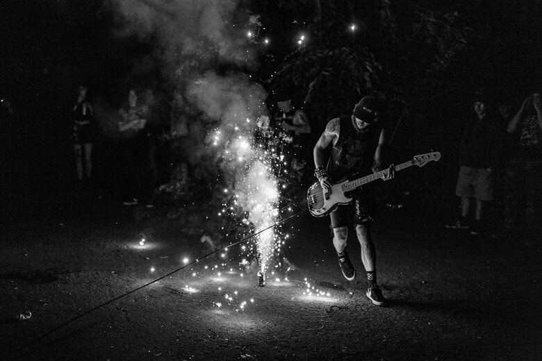 【Abbey Road Music Photography Awards 2025 winners】「アンダーグラウンド・シーン」部門　Adam Ziegenhals 『Unabomb』
