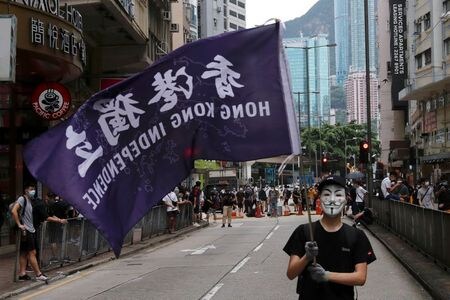 中国政府が香港国家安全法の制定により香港の外国人裁判官を治安に関する審理から排除したり、香港に国・市の治安機関を設立することなどを目指していることが、複数の関係者の証言で分かった。写真は国家安全法に抗議する香港市民。２４日撮影（２０１９年　ロイター/Tyrone Siu）