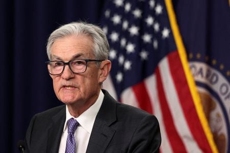 パウエルＦＲＢ議長。昨年１２月、ワシントンで撮影（２０２６年　ロイター/Kevin Lamarque/File Photo）