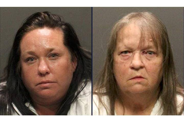 母親のサンドラと祖母エリザベス/Tucson Police Department