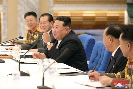 　６月２３日、北朝鮮国営の朝鮮中央通信（ＫＣＮＡ）は、金正恩朝鮮労働党総書記が２１日と２２日に中央軍事委員会拡大会議を開いたと伝えた。写真は２２日公開（２０２２年　ロイター/KCNA）