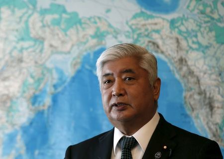 　２月１７日、中谷元防衛相（写真）は、来日中のハリス米太平洋軍司令官と会談し、緊迫する南シナ海問題について、日米が共同訓練などを通じて連携することを確認した。７日撮影（２０１６年　ロイター/Toru Hanai）