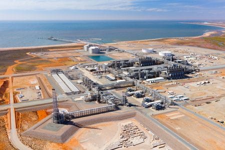 オーストラリアにある米シェブロンの主要液化天然ガス（ＬＮＧ）施設２カ所で２週間前から続けられているストライキについて、労組連合側が打ち切りを発表した。写真はウィートストーンのＬＮＧ施設。９月８日、ピルバラで撮影（２０２３年　ロイター/Chevron提供）