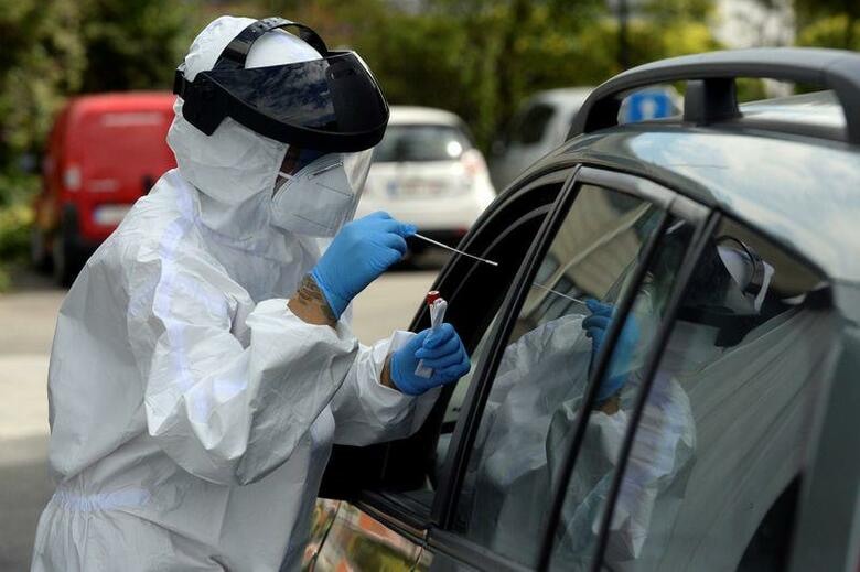 オランダとベルギーの報道によると、両国でそれぞれ１人の患者が新型コロナウイルスに再感染したことが確認された。写真はブリュッセルの病院で７月撮影（２０２０年　ロイター／Johanna Geron）