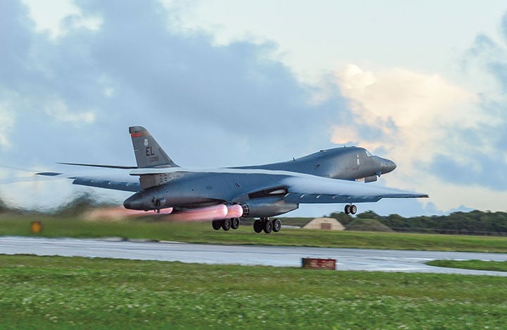 アメリカ太平洋軍グアム基地に配備された大型爆撃機B-1Bランサー　Arielle Vasquez-U.S. AIR FORCE