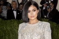 「前よりずっといい」 カイリー・ジェンナー「お尻まる見え」ビキニ写真が過去最高の評価