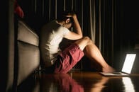 フェイスブックの「自殺予防・通報」機能に賛否両論