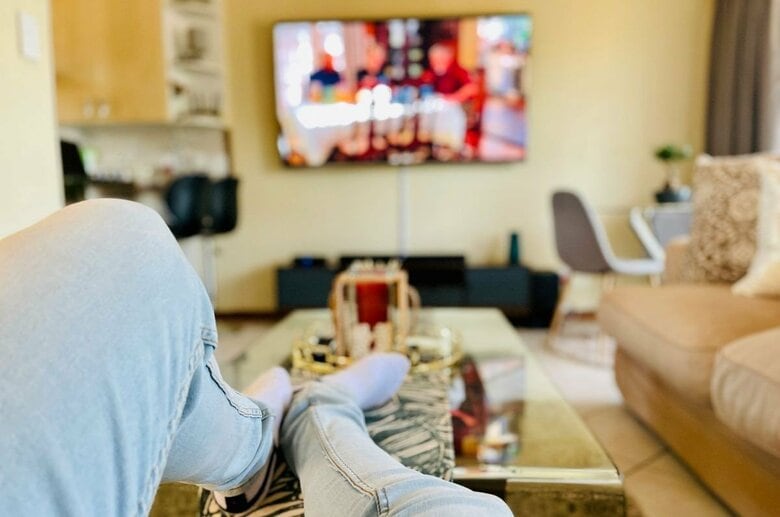 テレビの見過ぎは脳に良くない？（写真はイメージです）　Tiego Maja-Unsplash
