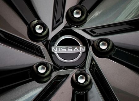 　日産自動車は１９日に開幕する上海国際モーターショーで、大幅刷新したスポーツ用多目的車「エクストレイル」を公開し、中国向けの環境対応車戦略を説明する見通し。会社関係者が明らかにした２０２０年１１月、東京のショールームで撮影（２０２１年　ロイター/Issei Kato）