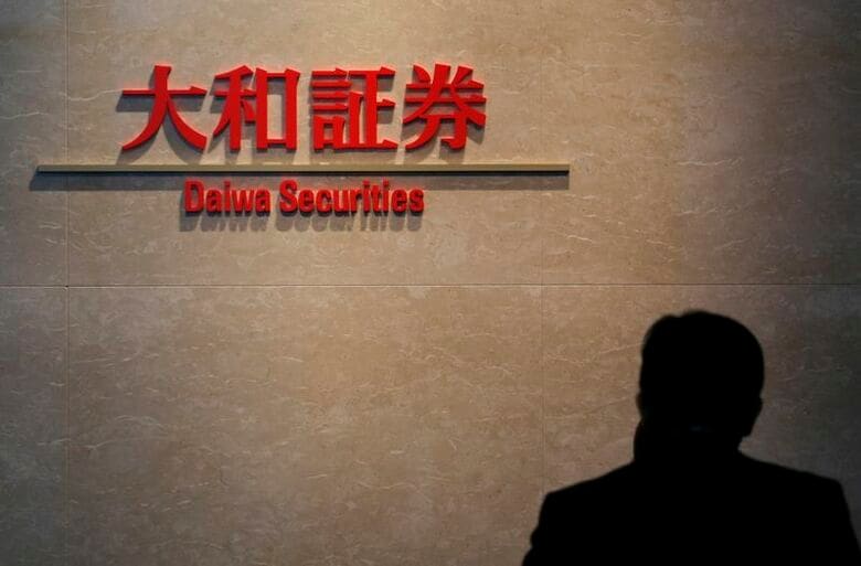 東京にある大和証券のロゴ。 東京の大和証券グループ本社で2012年12月21日撮影　REUTERS/Yuriko Nakao