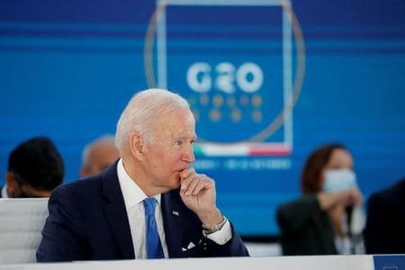　１０月３０日、バイデン米大統領（写真）はドイツのメルケル首相と会談し、ロシアが政治的な意図をもって天然ガスの供給を操作しないよう対策を協議した。写真はローマで３０日撮影（２０２１年　ロイター／Remo Casilli）