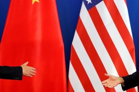 ５月２３日、トランプ米大統領は米中通商協議について、現在の路線は「実現が難し過ぎ」、いかなる取り決めにも「異なる構造」が必要となる可能性があるとし、新たな方向性がとられる公算があることを示唆した。写真は２０１６年６月、北京で（２０１８年　ロイター/Damir Sagolj ）