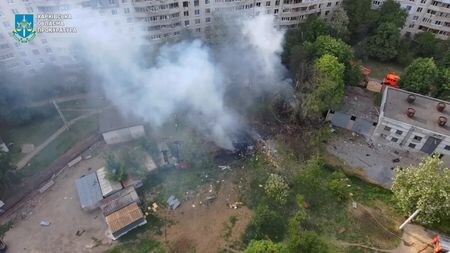 地元当局者によると、ウクライナ北東部ハリコフで１７日、ロシアの誘導爆弾が爆発し、少なくとも２人が死亡、１３人が負傷した。提供画像（２０２４年　ロイター）