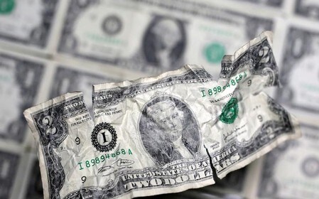 　５月１０日、ニューヨーク外為市場では、ドルが幅広い通貨に対し下落した。３日撮影（２０１８年　ロイター／Dado Ruvic）