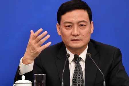 　７月２８日、中国国営メディアは、工業情報化相の肖亜慶氏（写真）が規律違反や法律違反の疑いで調査を受けていると報じた。写真は２０１９年３月、北京で撮影（２０２２年　ロイター）