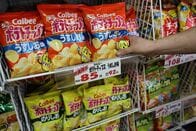 カルビー、白黒パッケージを再びカラーに　ポテチは表面のみ