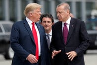 トルコ通貨リラ急落を招いた、トランプの関税引き上げ「攻撃」