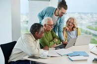 日本全国の「小学校卒」の人たちは推計およそ100万人