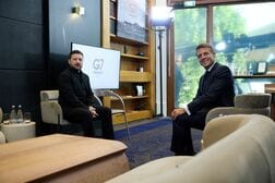 マクロン仏大統領「ウクライナ優位に力関係変化」、Ｇ７が一致