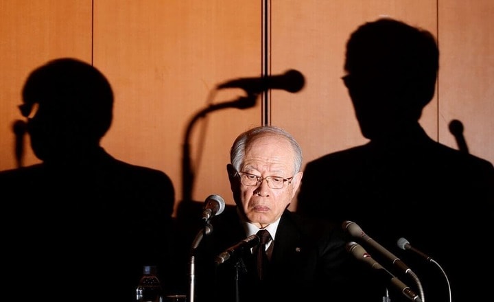 2014年4月1日、理化学研究所の野依良治理事長（当時）が「理研の研究者が科学社会の信頼性を損なう事態を引き起こした」と謝罪した。REUTERS/Yuya Shino